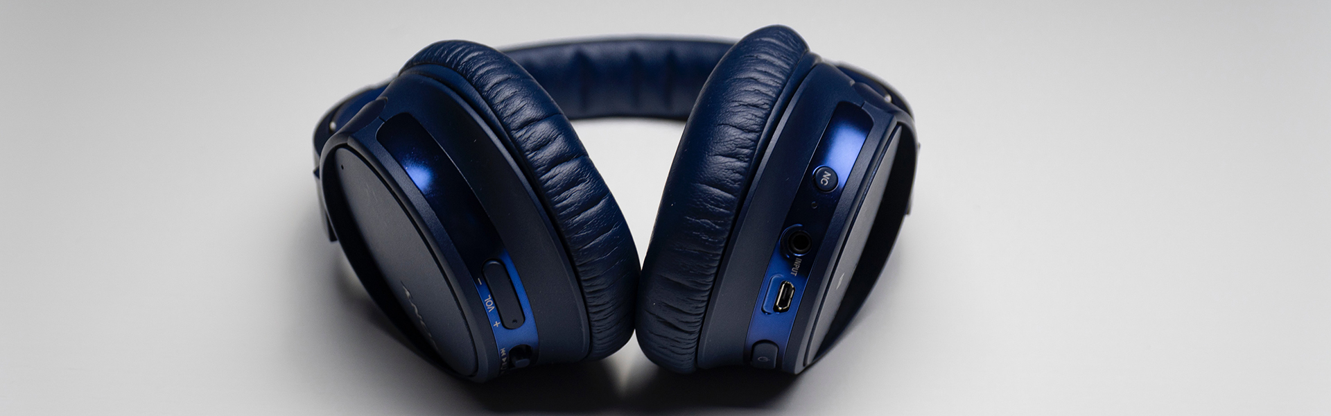 Get the Best Over Ear Headphones under 2000 Dhani Finance